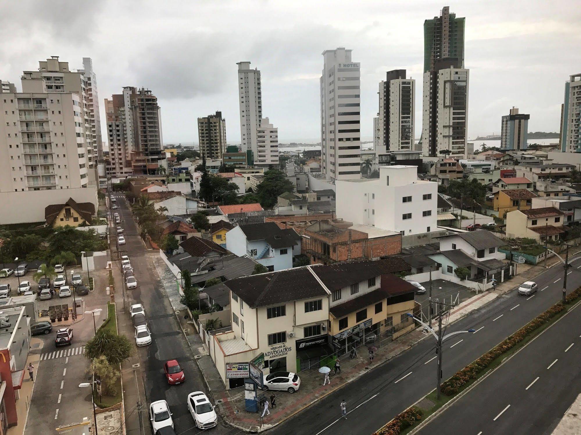 伊塔雅伊纳威甘特斯宜必思酒店 Itajaí 外观 照片